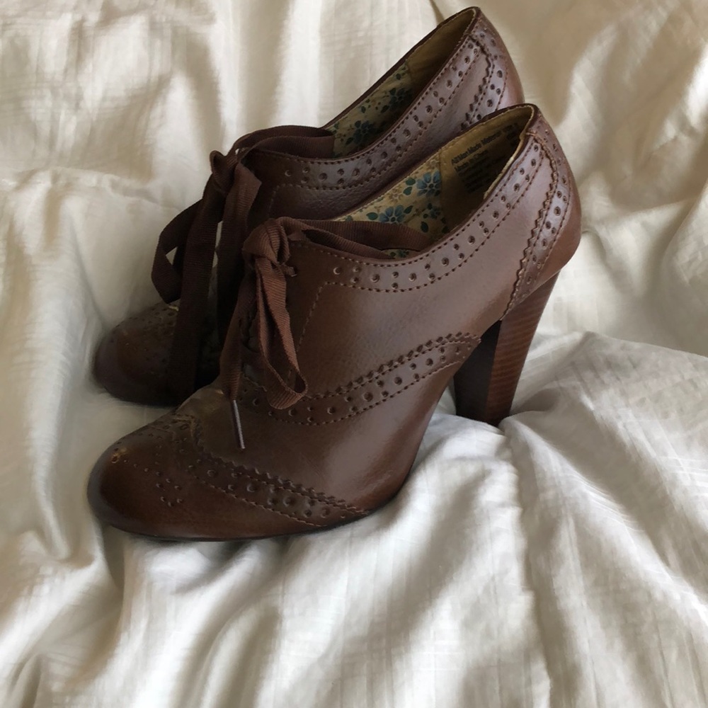 vintage inspired american eagle oxford heels!